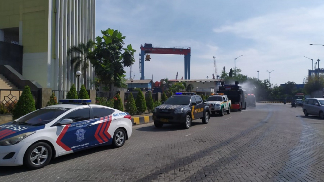 Cegah Covid-19, Polres Pelabuhan Tanjung Priok Kembali Semprotkan Disinfektan (Foto Humas Polres Pelabuhan Tanjung Priok)