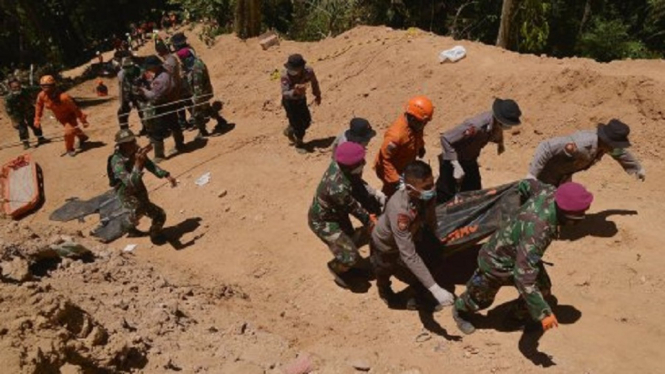 Sembilan Penambang Emas Tewas Tertimbun Longsor (Foto ANTV- Wahyudi Agus)