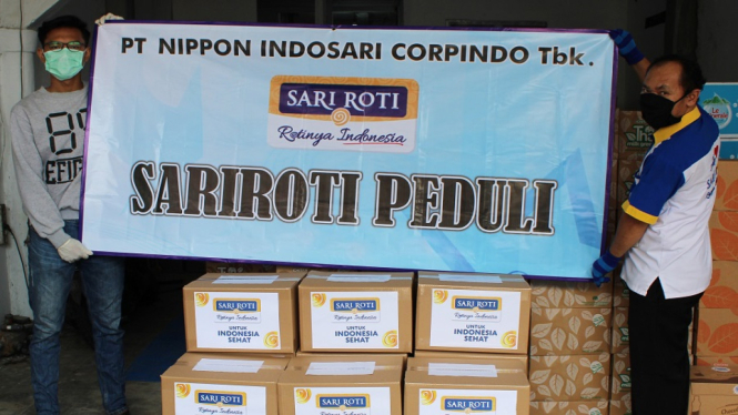 Penyerahan donasi roti kepada perwakilan Nutrisi Garda Terdepan di Jakarta pada 17 April 2020 (Foto Istimewa)