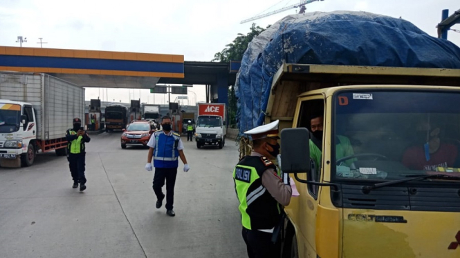 gerbang tol cikunir2 tmc polda