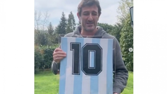 Jersey Timnas Argentina nomor punggung 10 Diego Maradona milik Ciro Ferrara