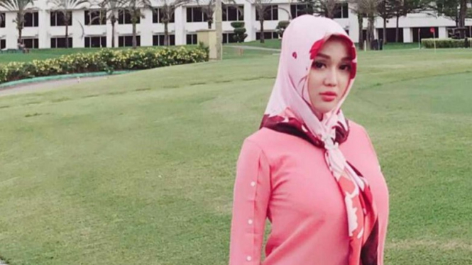 Di Dalam Sel, Lucinta Luna Pakai Mukena (Foto Instagram Lucinta Luna)