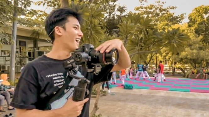 Idola K-pop SEVENTEEN Jalan-jalan di Taman Menteng