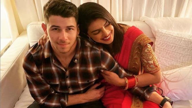 Isolasi Diri di Rumah, Priyanka Chopra Belajar Musik dari Nick Jonas (Foto: Instagram/@priyankachopra)