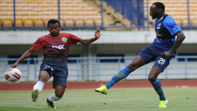 PERSIB Geoffrey Castillion vs pskc tambah latihan