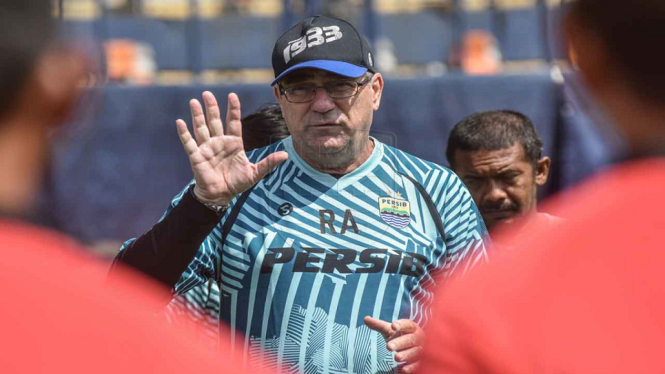 Persib Pelatih Robert Albert Siapkan Program Latihan Ramadan