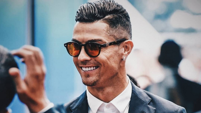Megabintang Juventus, Cristiano Ronaldo akhirnya tiba di Bandara Caselle Torino, Italia