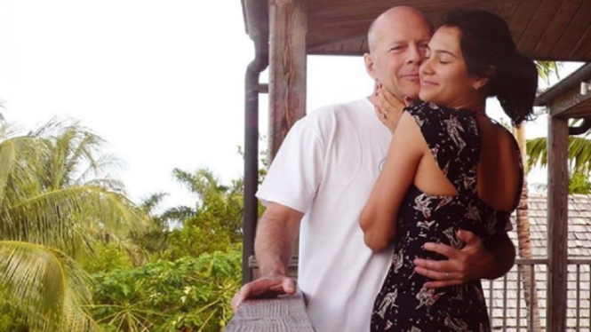 Hampir 2 Bulan Karantina Bareng Demi Moore, Bruce Willis Kembali Bertemu Istrinya (Foto: Instagram/@emmahemingwillis)