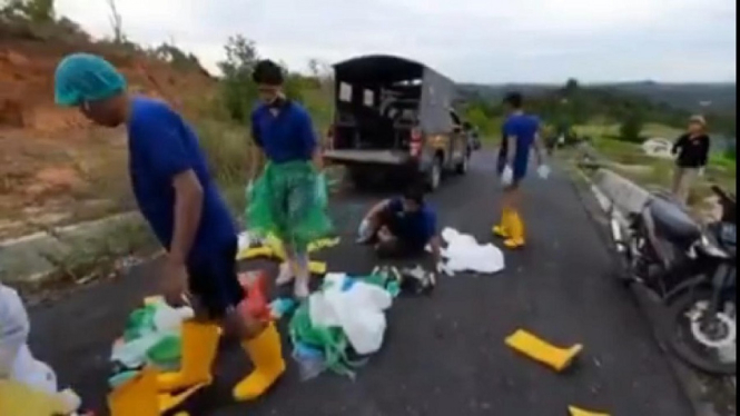 Video Viral ‘Lelahnya’ Tukang Gali Kubur Jenazah Positif Covid-19 (Foto Tangkap Layar Video Instagram)