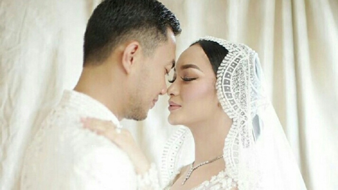 Zaskia Gotik dan Sirajuddin Mahmud terlihat sudah tak lagi sungkan memamerkan kebahagiaan  (Zaskia Gotik dan Sirajuddin Mahmud nikah/ Foto: Instagram@zaskia_got