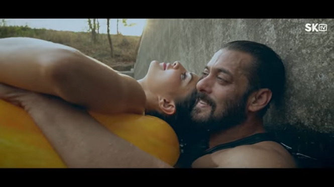 Salman Khan Rilis Teaser atau Cuplikan Lagu Barunya yang Berjudul 'Tere Bina' (Foto Tangkap Layar YouTube)