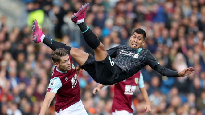 Liga Inggris Burnley 0-3 Liverpool Roberto Firmino vs James Tarkowski