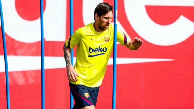 Lionel Messi saat mengikuti latihan perdana Barcelona