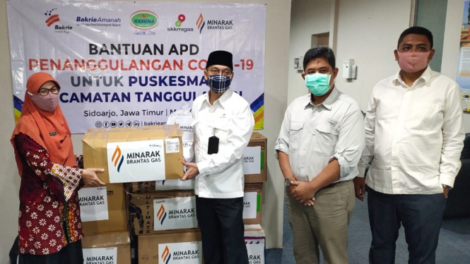 Bakrie Group Salurkan APD ke RSUD Sidoarjo dan Puskesmas Tanggulangin