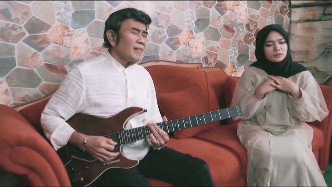 Inilah Singel Kedua Kolaborasi Rhoma Irama Feat Anisa Rahman dalam Lagu 'Rabbanaa'   (Foto Tangkap Layar Video Youtube)