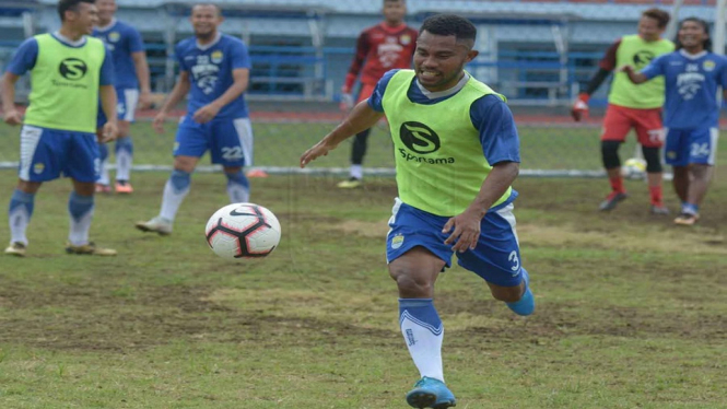 Persib Bek Ardi Idrus Menu Buka Puasa di Ternate