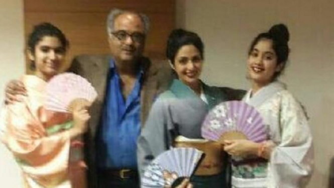 Foto Throwback Sridevi, Janhvi dan Khushi Kapoor Seperti Kembar Berkimono (Foto Instagram)