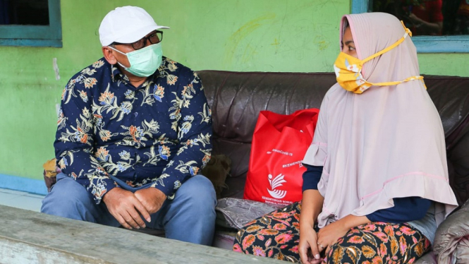 Warga Terdampak Corona di Bogor Bersyukur Atas Sembako dari Kemensos