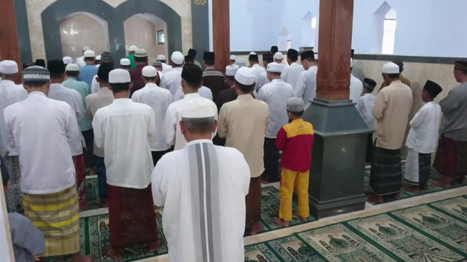 Jemaah Al Muhdlor di Tulungagung Salat Idul Fitri Hari Ini
