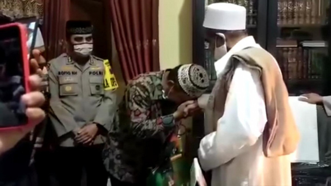 Setelah Video Percekcokannya Viral, Habib Umar dan Petugas Satpol PP Berdamai (Foto Tangkap Layar Video Instagram)