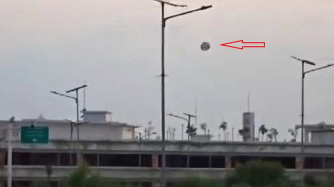 Bisa-Bisanya Balon Udara Nyelonong di Langit Bandara Ahmad Yani