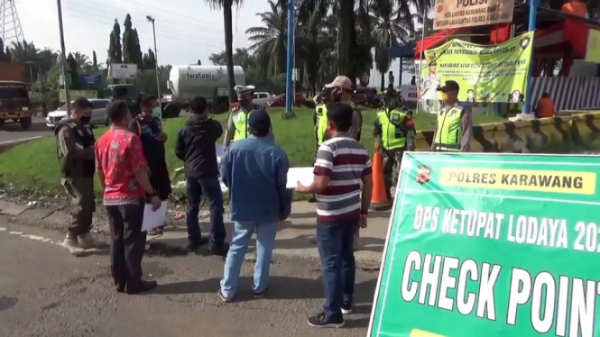 Gerbang Tol Karawang Barat Ditutup, Banyak Pemudik Ngotot