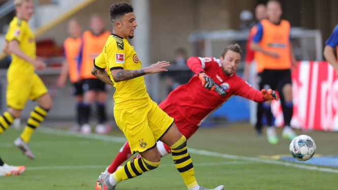 Jadon Sancho hat-trick saat Borussia Dortmund hancurkan Paderborn 6-1