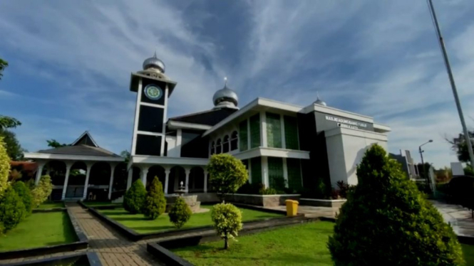 Jelang New Normal Masjid Agung Berbenah, Taman Kota Ramai Warga Tanpa Masker