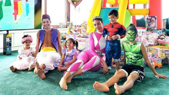 Cristiano Ronaldo Jadi Aladdin di Pesta Kostum Ulang Tahun Anaknya (Foto: Instagram)