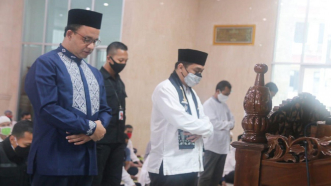 Anies dan Riza Salat Jumat Berjamaah Perdana di Masjid Fatahillah Jakarta