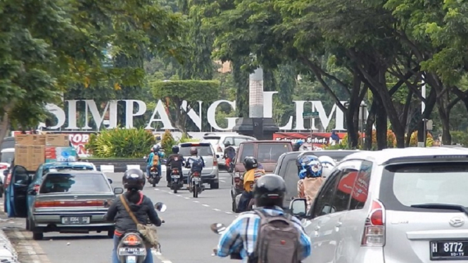 Masih Merah, Kota Semarang Longgarkan Jalan Protokol Setelah Tutup 2 Bulan