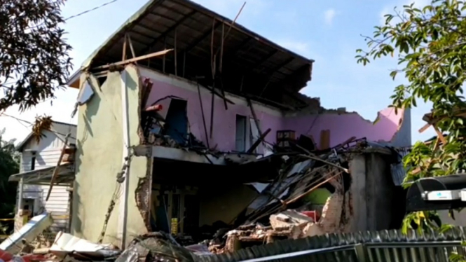 Pasca Evakuasi Hawk 209, Personel TNI AU Bersihkan Material Puing