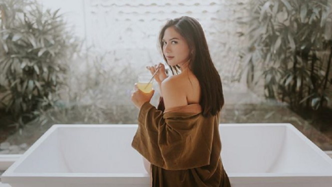 Alami Kelainan Skoliosis, Jessica Mila Terkejut dengan Kondisi Tulang Punggungnya Pasca-Karantina (Foto: Instagram/@jscmila)