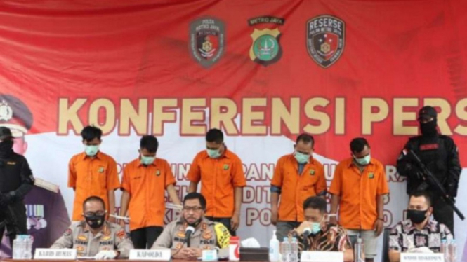 Polisi Bekuk 12 Perampok yang Sebar Uang di Depok, 3 Pelaku Ditembak Mati