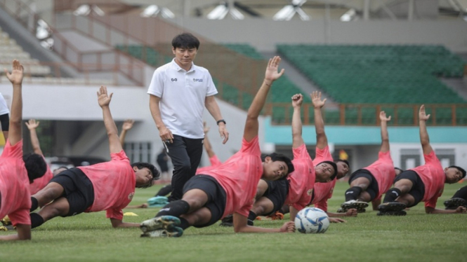 Shin Tae Yong pimpin latihan dan seleksi perdana Timnas U19