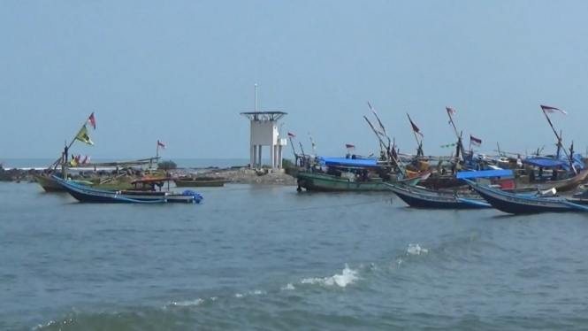 Perahu Nelayan Terbalik di Selat Sunda, 6 Orang Selamat dan 10 Orang Hilang