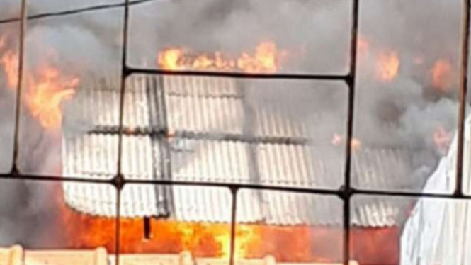 Rumah Tinggal Terbakar, 11 Mobil Pemadam Diturunkan ke Lokasi Kebakaran (Foto Istimewa)
