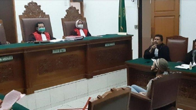 Nikita Mirzani Dituntut 6 Bulan Penjara Atas Kasus Dugaan KDRT (Foto Istimewa)