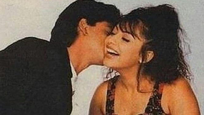 Momen Saat Shah Rukh Khan Ciuman Pipi Gauri Khan yang Menggemaskan (Foto Instagram)