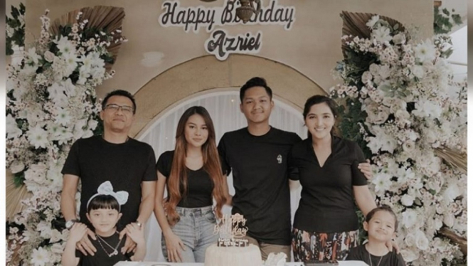 Azriel Hermansyah Tulis Caption Tentang Keluarga di Hari Ultahnya, Netizen: Mak Jleb Banget (Foto: Instagram/@azriel_hermansyah)
