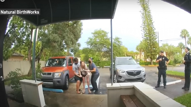Video Viral Wanita Melahirkan Sambil Berdiri di Parkiran Rumah Sakit (Foto Tangkap Layar Yotube)