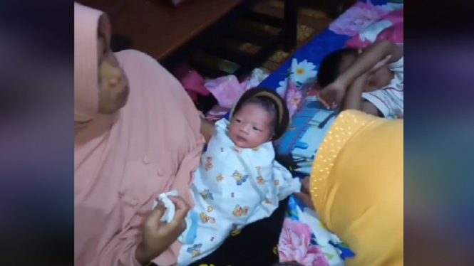 Aneh Tapi Nyata, Seorang Wanita Hamil Hanya 1 Jam dan Melahirkan Bayi Laki-Laki (Foto Tangkap Layar Video Facebook)