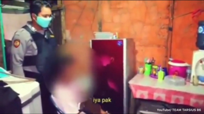 Anak dan Ibu Kandung Tertangkap Basah Sedang Berhubungan Badan, Nyaris Diamuk Warga (Foto Tangkap Layar Video Youtube)