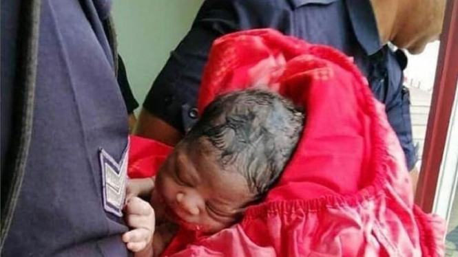 Hamil di Luar Nikah, Wanita Lempar Bayi yang Baru Dilahirkannya dari Atap Rumah (Foto Istimewa)