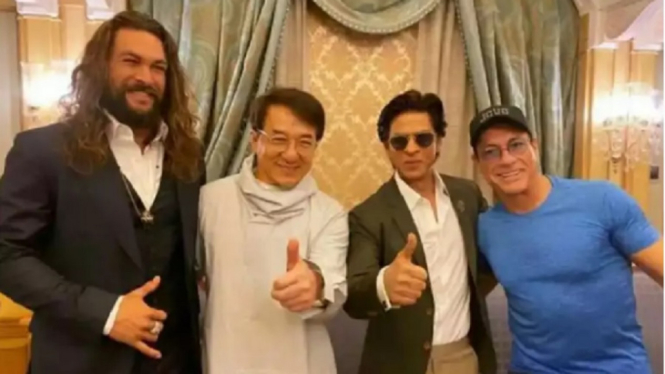 Inilah Bukti Bahwa Shah Rukh Khan Sangat Mengidolakan Jackie Chan (Foto TOI)