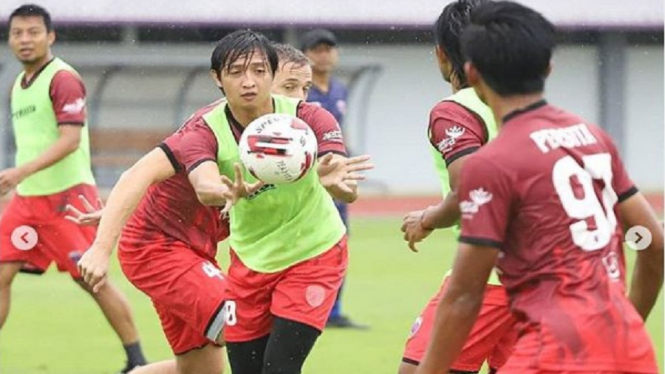 Persita melakukan latihan resmi di Stadion Utama Sport Center Kelapa Dua 3