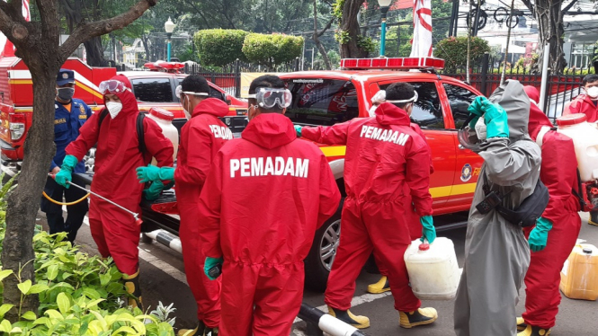 Kembali Ditutup, Gedung DPRD Jakarta Disemprot Disinfektan
