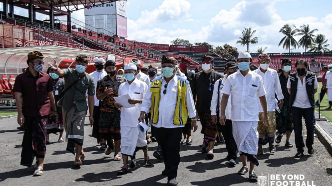 PEMERINTAH PUSAT DAN DAERAH INSPEKSI STADION KAPTEN I WAYAN DIPTA GIANYAR