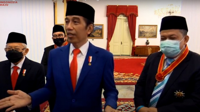 jokowi saat memberikan keterangan