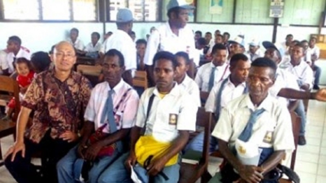 Daniel Alexander Nabinya Orang Nabire, Berjuang untuk Papua Baru